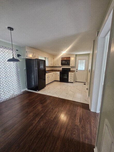 Primary Photo - 259 Lakeview Dr