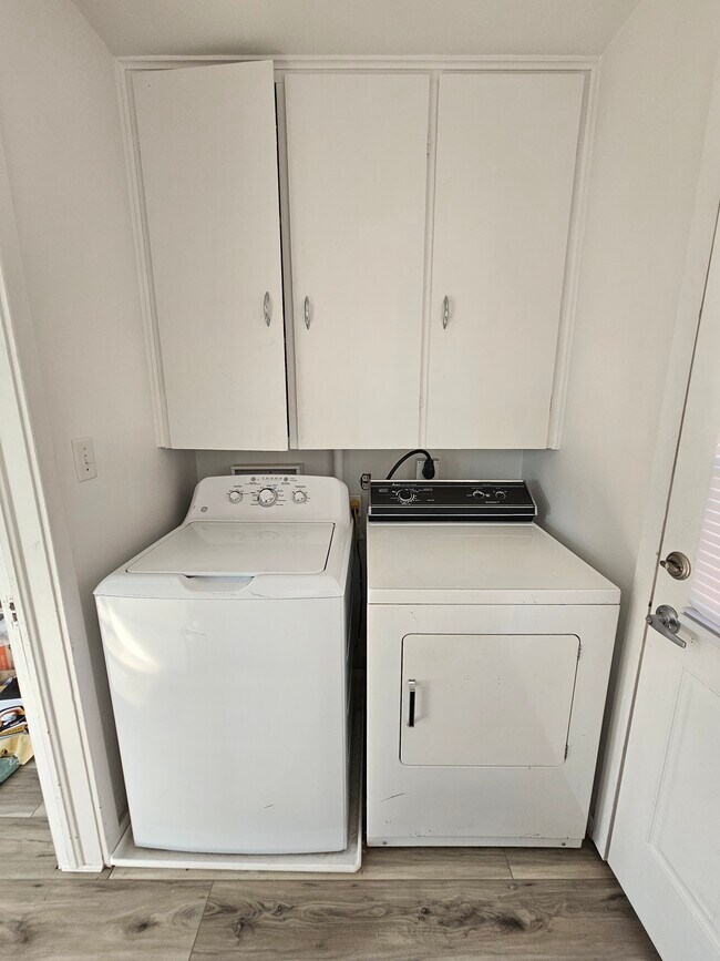 Building Photo - 503 Main St