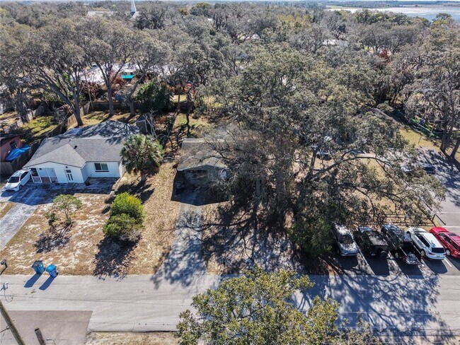 Building Photo - 213 S Bougainvillea Ave