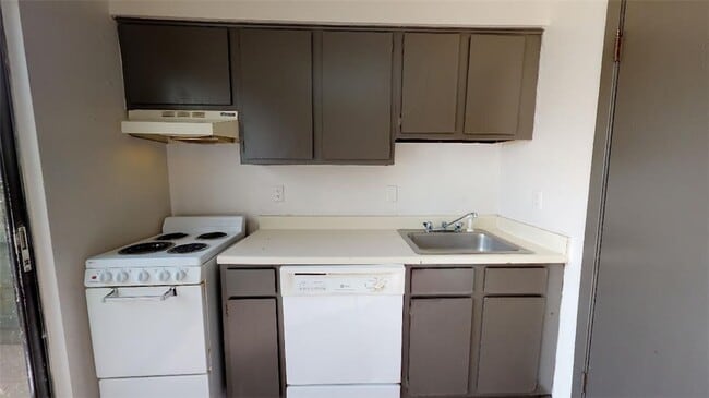 Building Photo - 725 Peppertree Dr