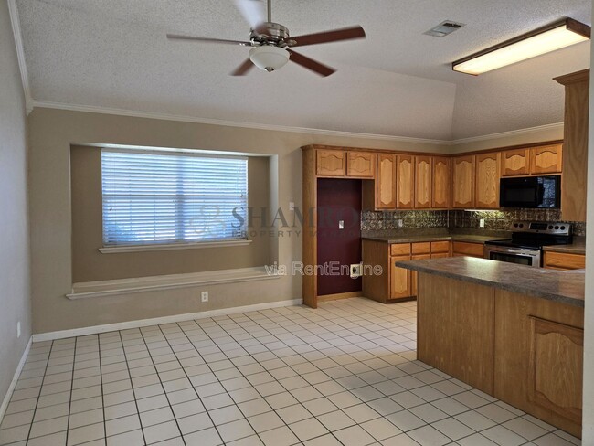 Building Photo - 260 Cross Country Dr