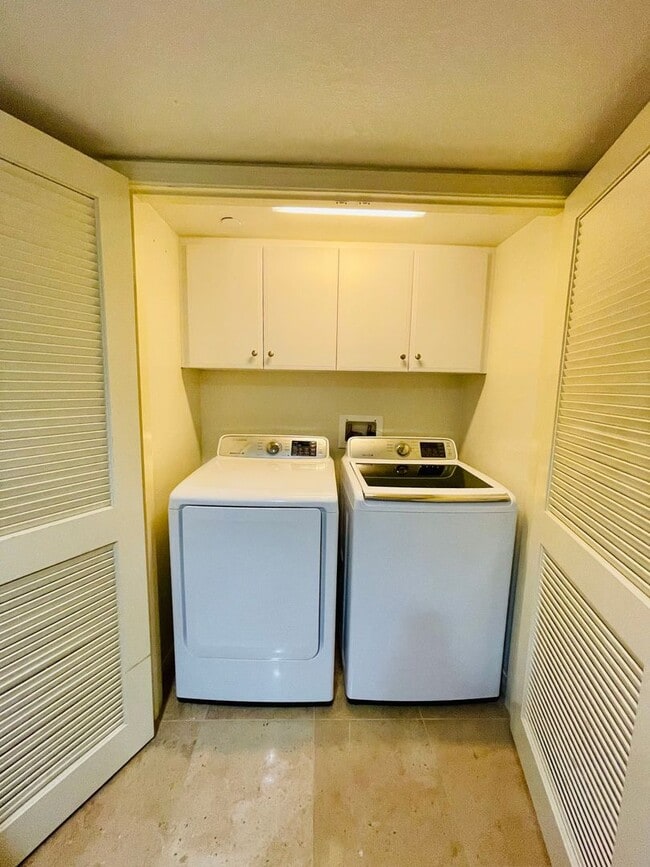 Building Photo - Condo Located in the Gorgeous Columbus Grove