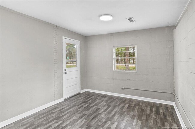 Building Photo - 1061 Bernadine St