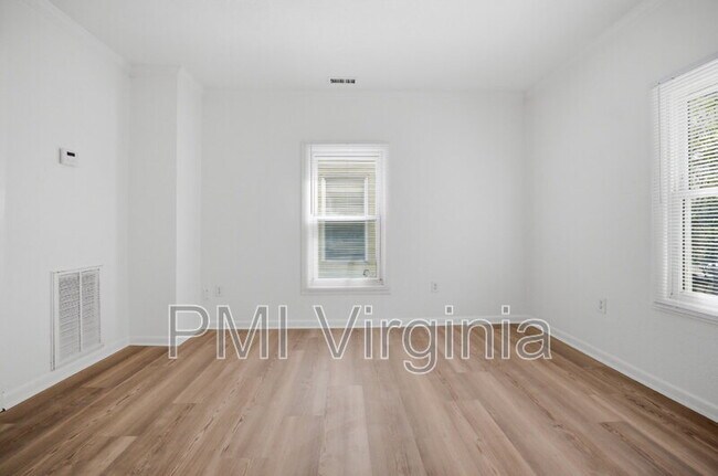 Building Photo - 742 Mt Vernon Ave