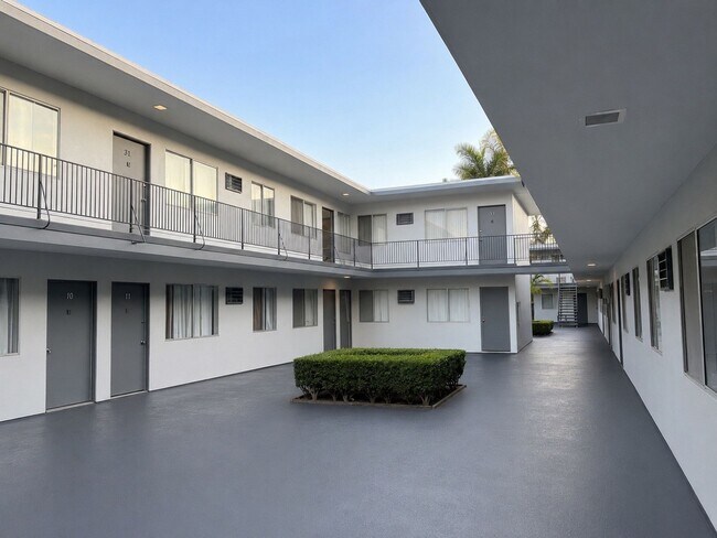 Building Photo - 1 Bed / 1 Bath Fully Renovated – First Floor – Parking Included | Van Nuys