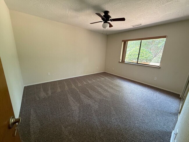 Building Photo - Desirable Uptown Sedona In the Orchards 3 ...