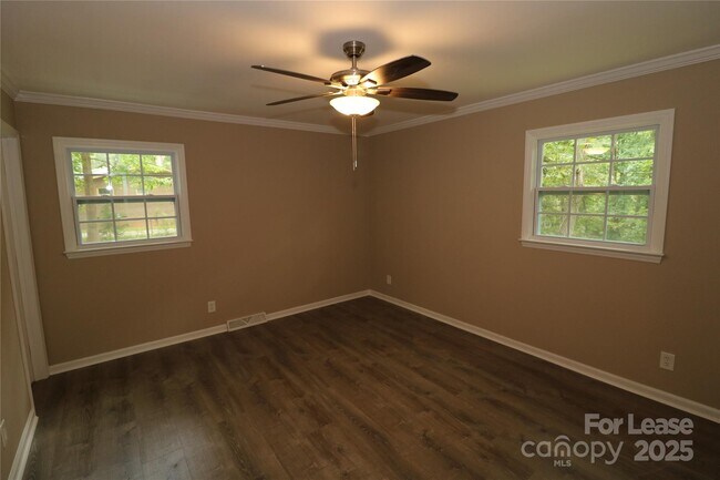 Building Photo - 310 Chaney St