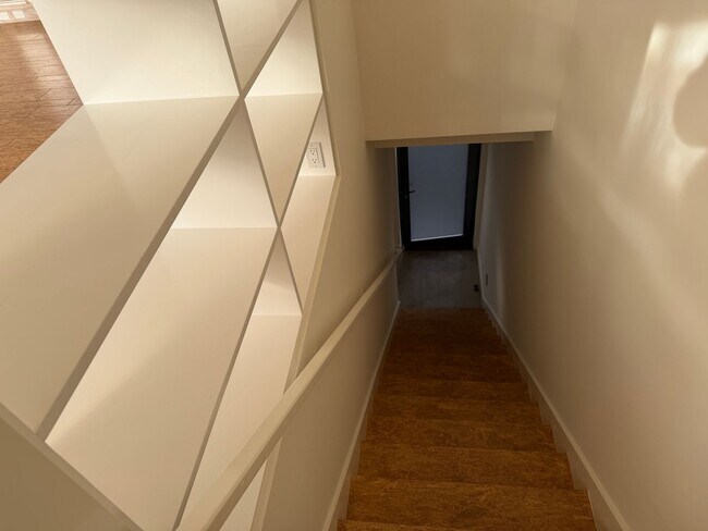 Building Photo - Bright Live-Work Studio & Tall Ceilings on Adeline in Oakland