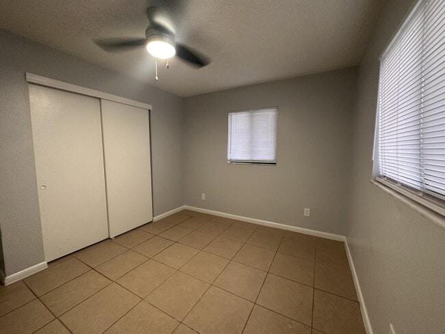 Building Photo - 709 SE 8th Terrace