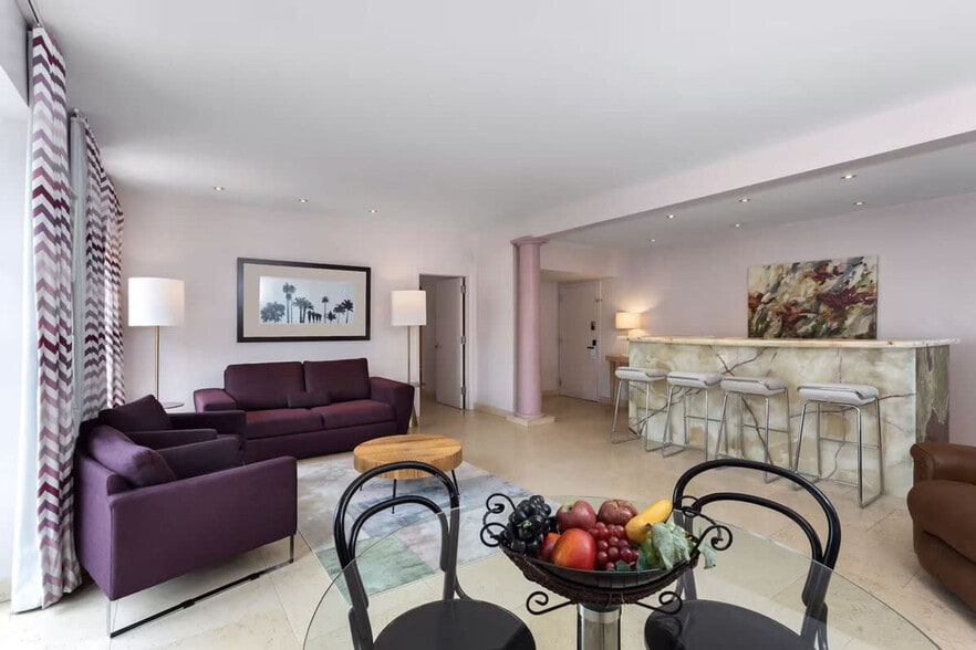 Building Photo - 956 Washington Ave