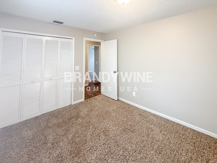 Building Photo - 734 Sandy Creek Dr