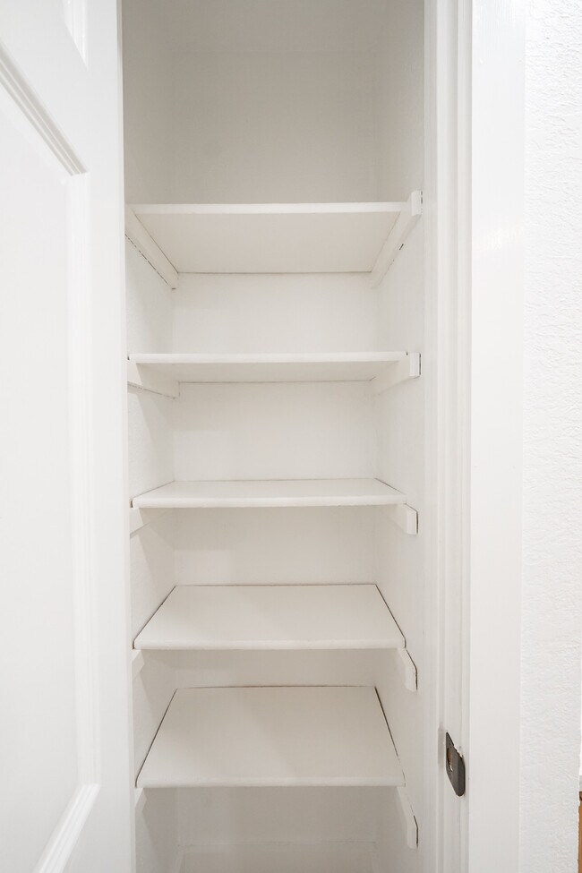 Building Photo - 1011 Bodgers Dr