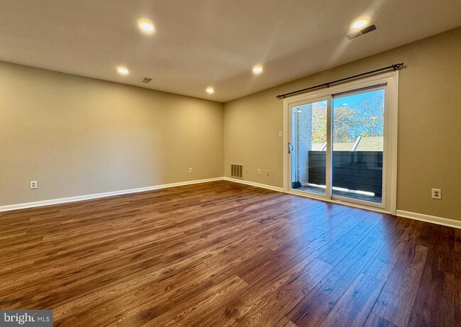 Building Photo - 3885 Steppes Ct