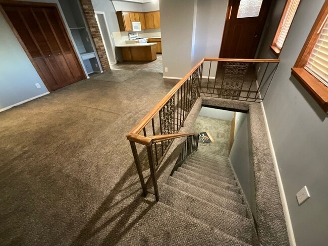 Building Photo - 2135