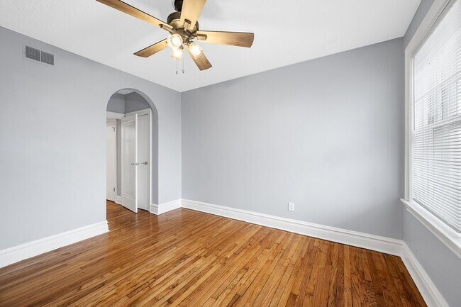 Building Photo - 1240-72 Hawthorne Pl