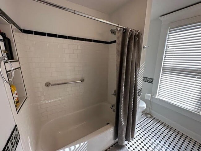 Building Photo - Victorian Village / Short North Single Family House!