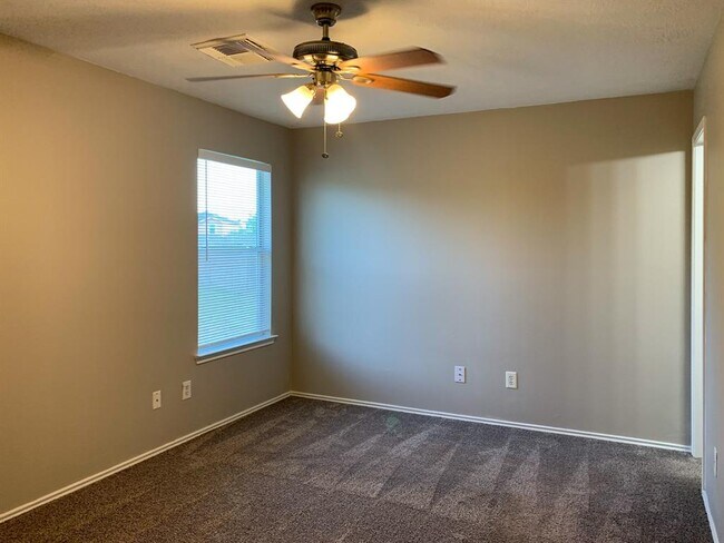 Building Photo - 1402 Swansfield Ln