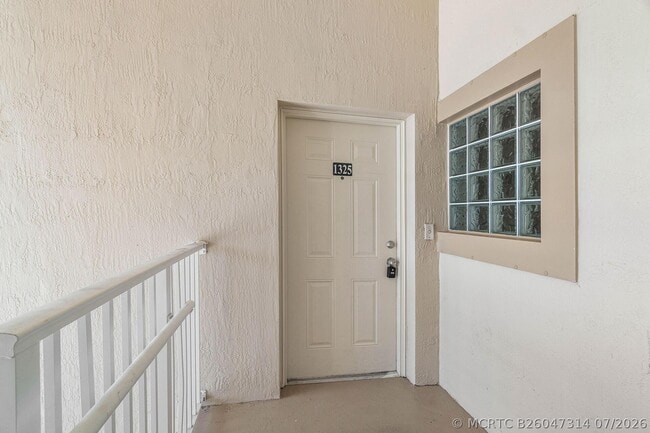 Building Photo - 1161 Golden Lakes Blvd