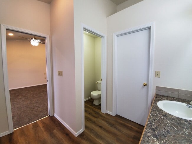 Building Photo - 1611 Lamb Ave