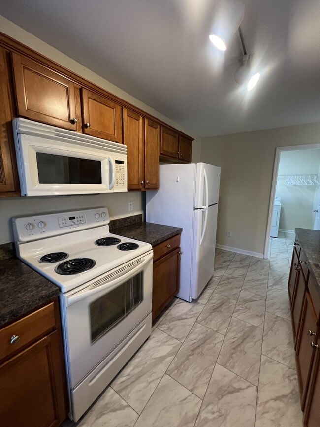 Building Photo - 857 Malabu Dr