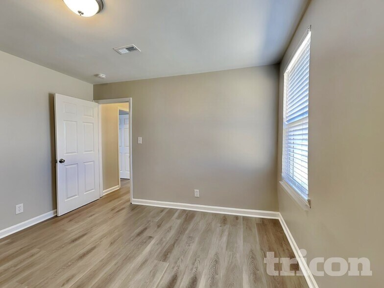 Building Photo - 213 Walnut Crest Dr