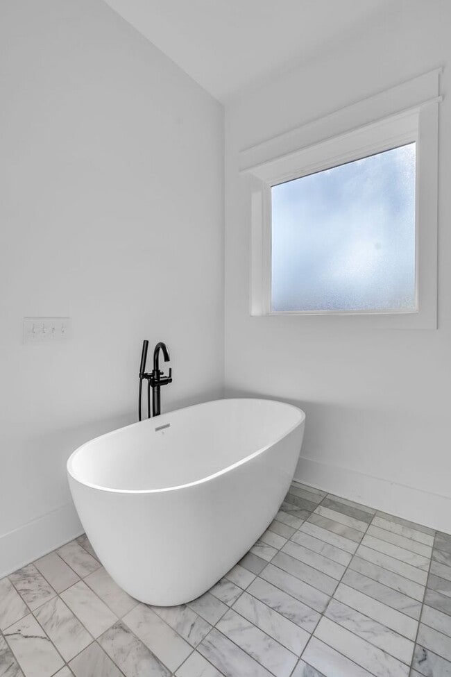 Building Photo - Modern Living in Wedgewood Houston