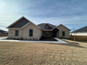 Building Photo - Beautiful Modern Home in Pea Ridge!
