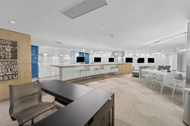 Building Photo - 92 SW 3rd St