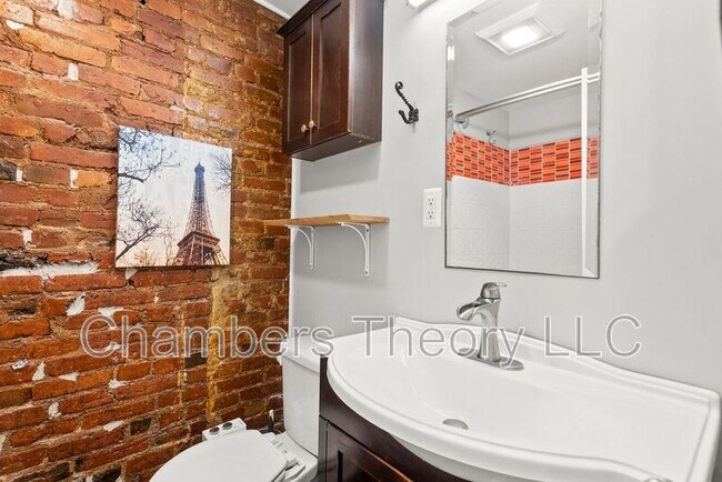 Building Photo - 219 Parker St NE