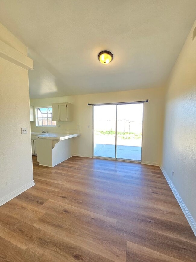 Building Photo - 4 bedroom / 2 bathroom / Open Floor Plan House/ New Vinyl Flooring throughout the house