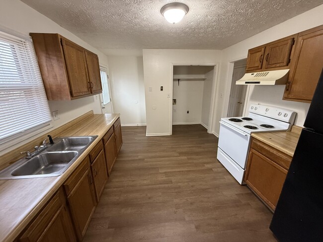 Building Photo - 341 Garden Park Dr