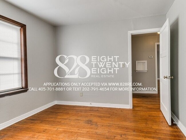 Building Photo - Cozy 2 Bed/1 Bath Single Family Brick Home...