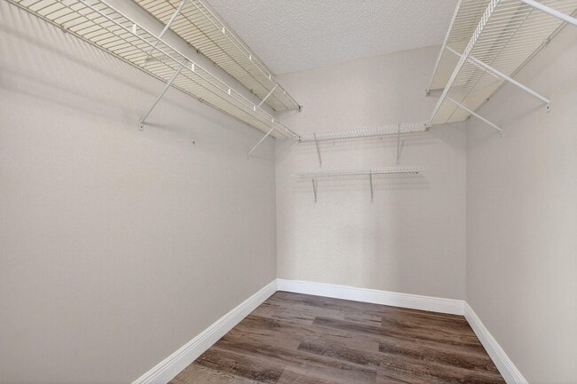 Building Photo - 1013 Green Pine Blvd