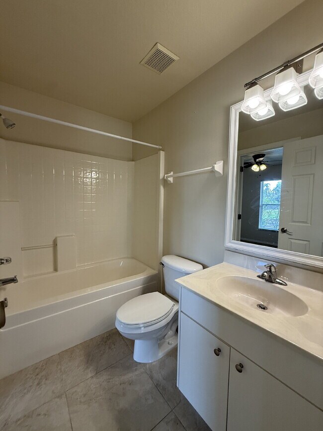 Building Photo - Charming 2 bedroom, 2 bathroom in Melbourne!