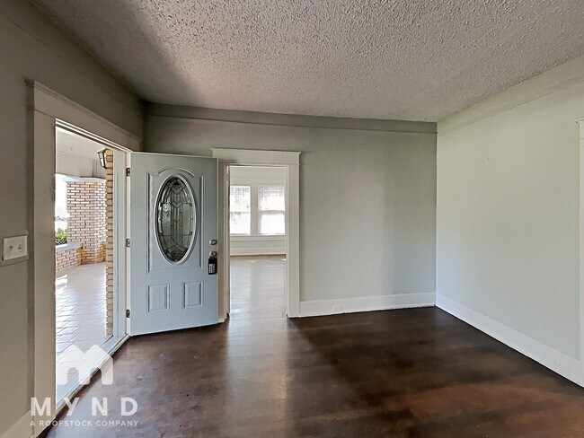 Building Photo - 1324 42nd St Ensley