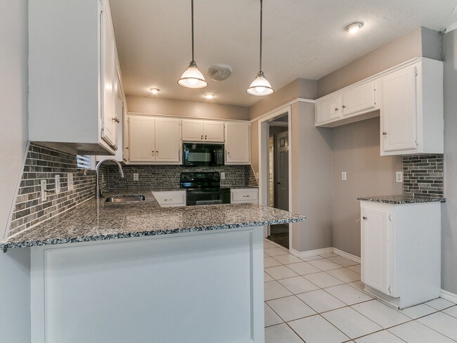 Building Photo - 205 N Rockypoint Dr