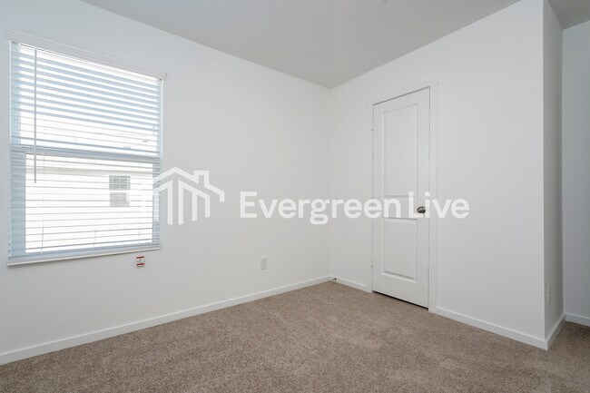 Building Photo - 10504 Desert Hawk Cir