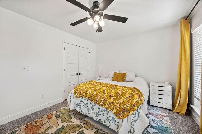 Building Photo - 6007 NW Hoover St