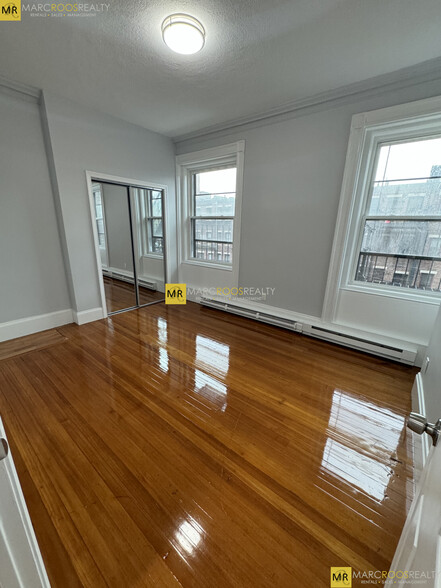 Building Photo - 472 Commonwealth Ave