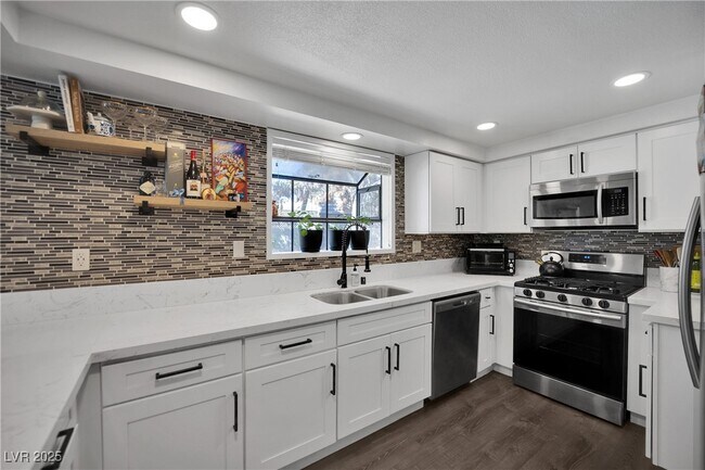 Building Photo - 3959 Salisbury Pl