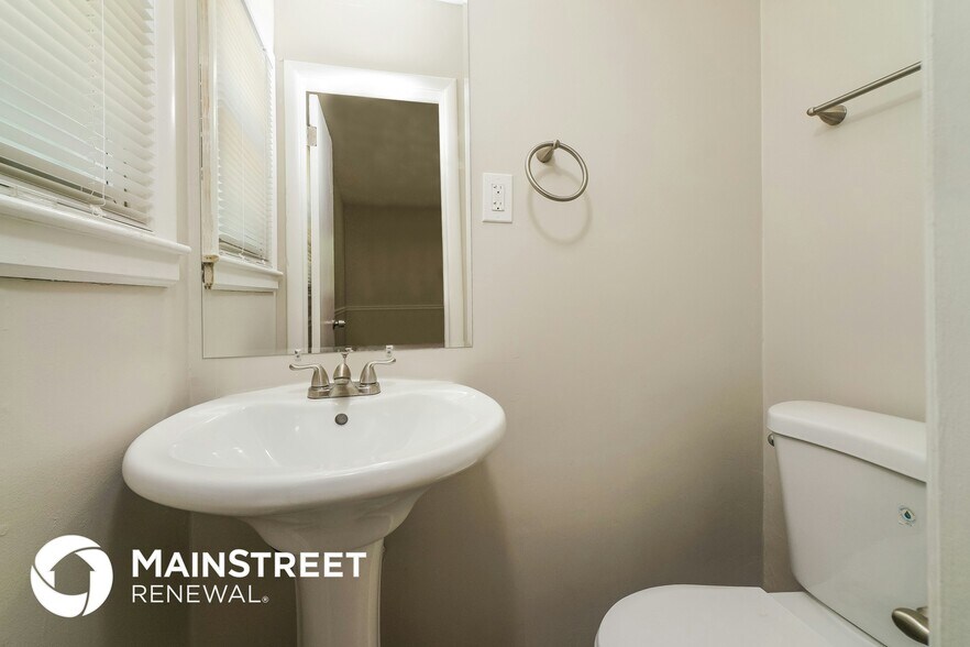 Building Photo - 9211 Aristides Dr
