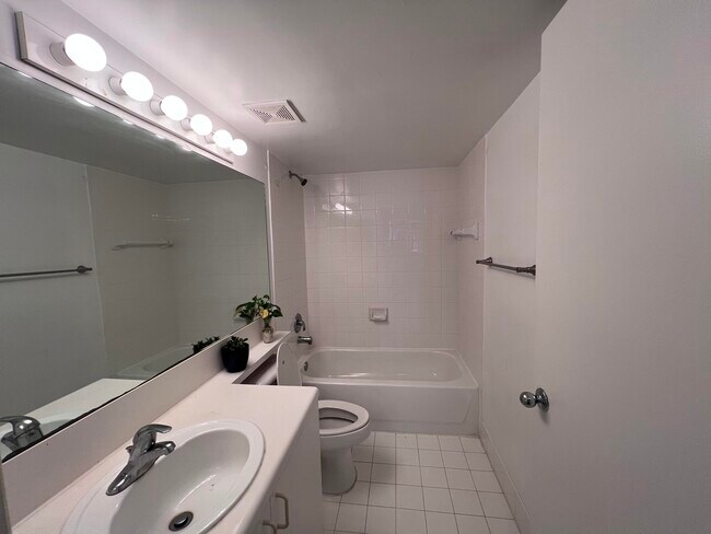 Building Photo - 7896 Sonoma Springs Cir