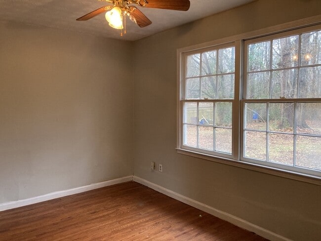 Building Photo - 3 Bedroom in Greenville