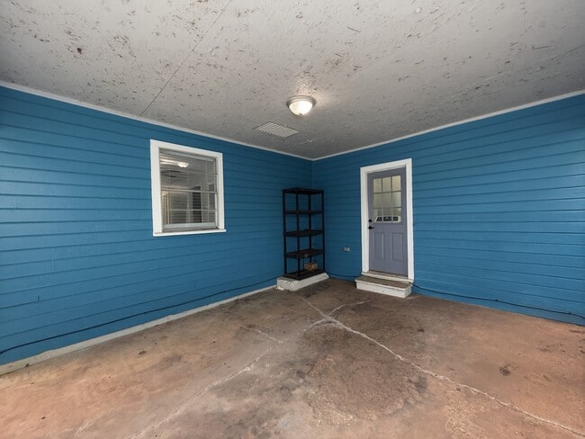 Building Photo - 701 N Mirick Ave