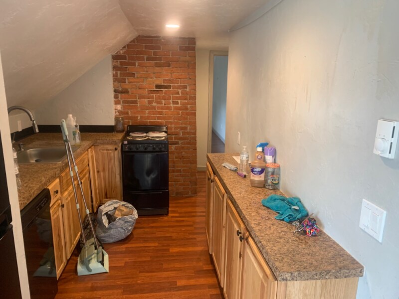 Building Photo - 176 Main St