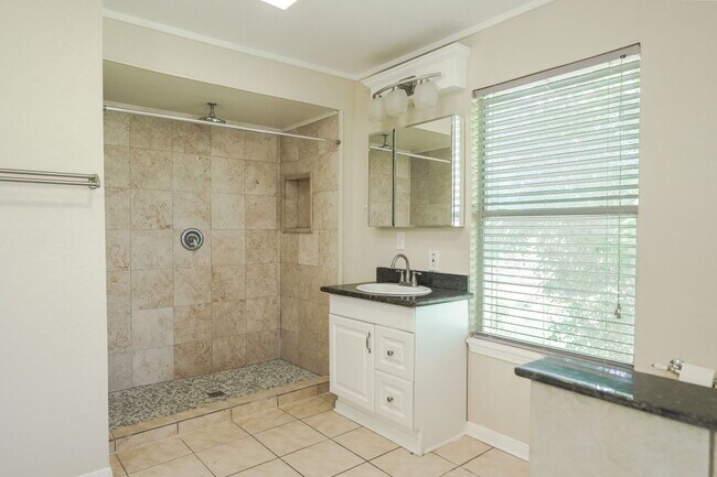 Building Photo - 24306 Romin Dr