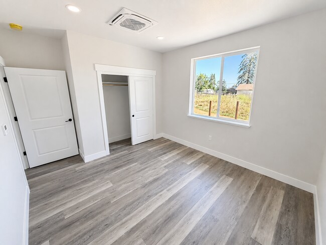 Building Photo - 5581-5581 Linrich Ln