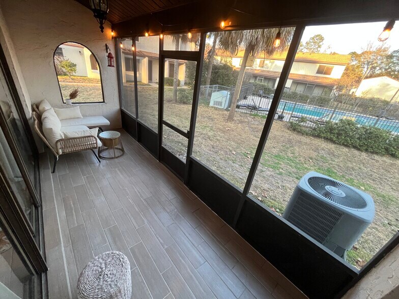 Building Photo - 2635 SW 35th Pl