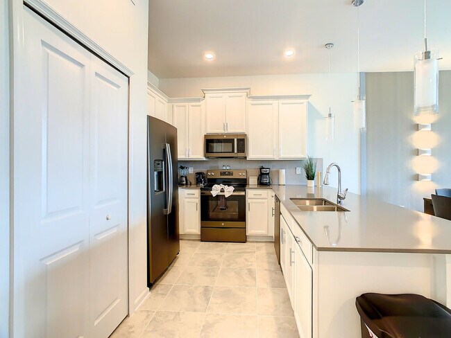 Building Photo - 955 Splash Shot Pl