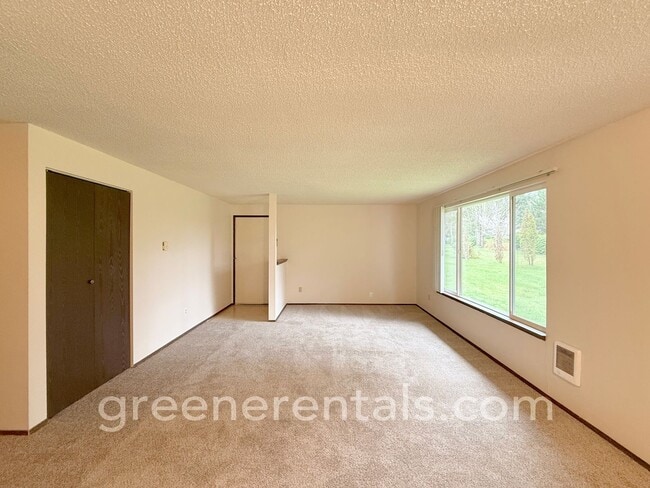 Building Photo - 2BD/1BA West Olympia Duplex